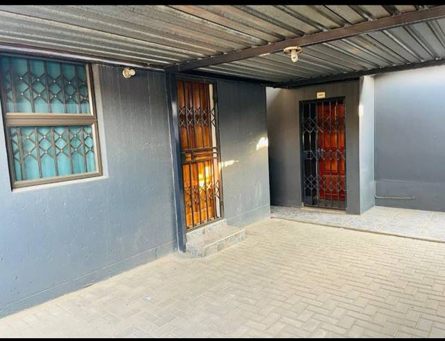 3 BEDROOM HOUSE FOR SALE IN CLAYVILLE